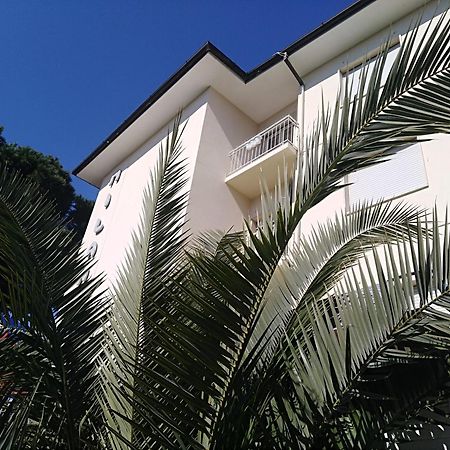 Milano Hotel Marina di Pietrasanta Exterior photo