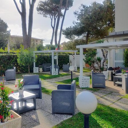 Milano Hotel Marina di Pietrasanta Exterior photo