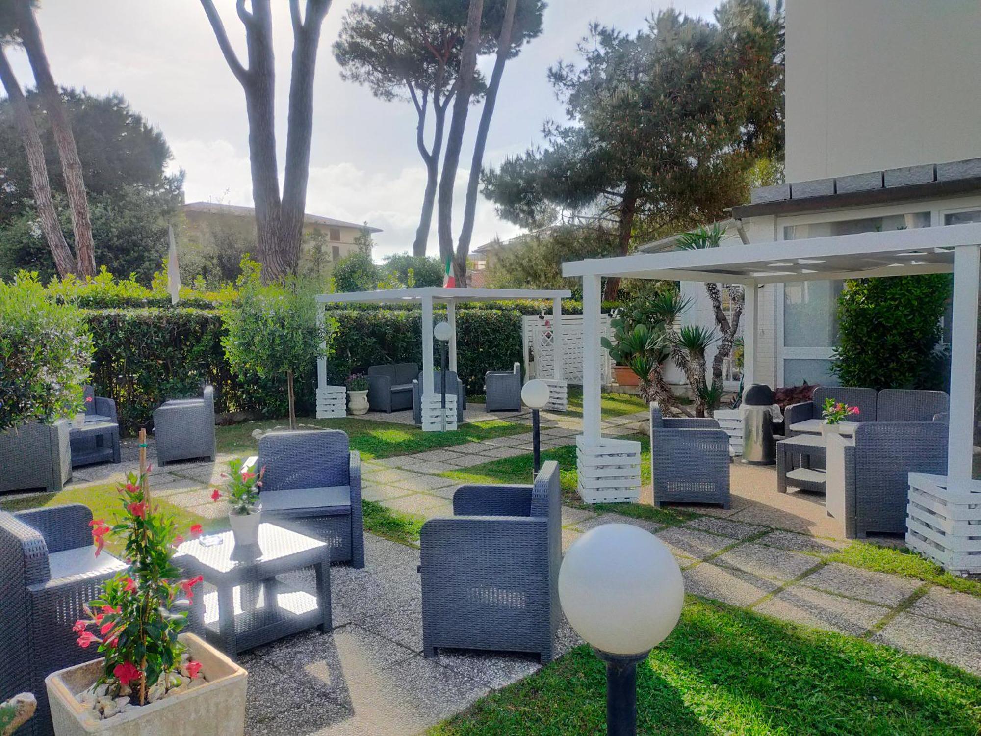 Milano Hotel Marina di Pietrasanta Exterior photo